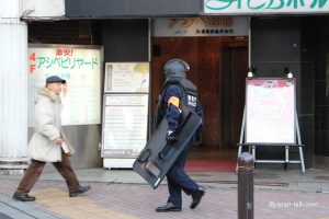 riot-police-in-shinjuku-1122