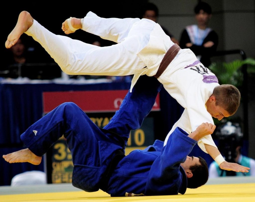 Thêm 1 VĐV Judo bỏ cuộc khi phải đối đầu với VĐV Israel