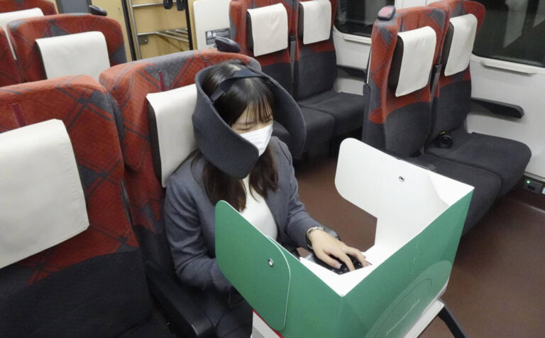  Tàu Shinkansen ở Nhật ra mắt “toa văn phòng” riêng dành cho người làm việc từ xa 