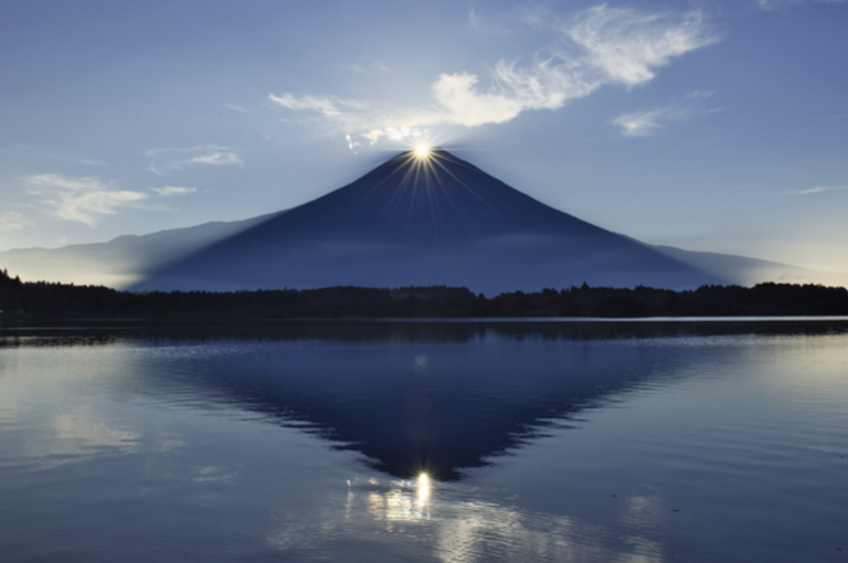 Đi “săn” những “kỳ tích” thiên nhiên đẹp nhưng hiếm gặp ở Nhật Bản