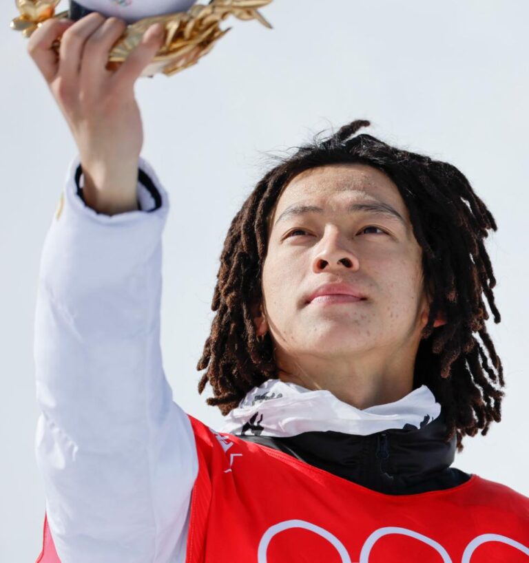 Ayumu Hirano – Huy chương vàng trượt tuyết bằng ván – Chân dung “Người biến cơn giận thành năng lượng”, khả năng quản lý cảm xúc ở một đẳng cấp khác