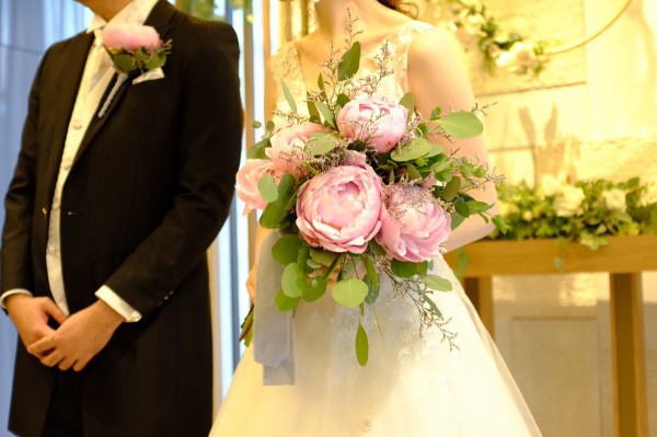 Chuyện gì xảy ra xung quanh cụm từ đang trend trên mạng xã hội Nhật Bản “tác hại của đám cưới”