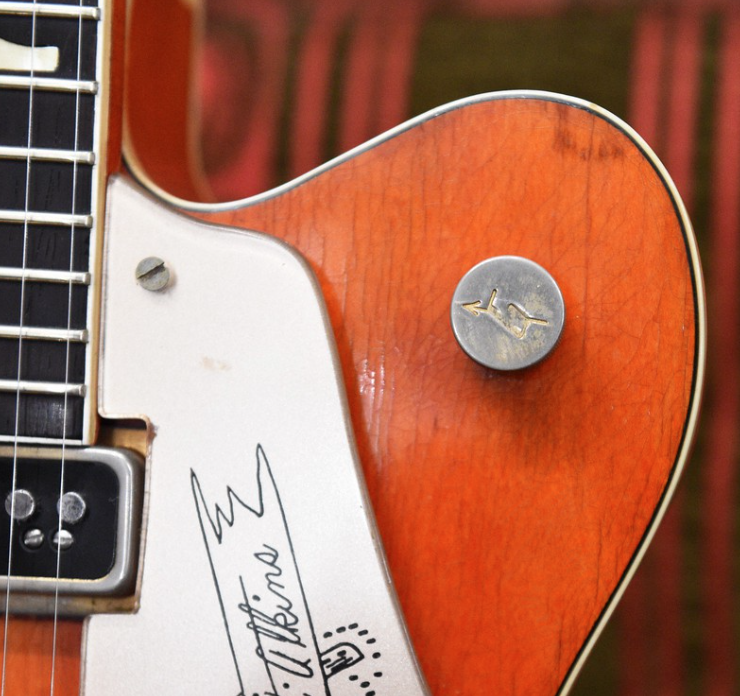 Ngôi sao nhạc rock Randy Bachman đoàn tụ với cây đàn Guitar bị đánh cắp 45 trước ở Nhật Bản