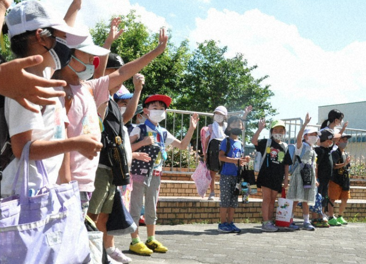 COVID-19 VS Nắng nóng khắc nghiệt : Vấn đề nên hay không nên đeo khẩu trang gây tranh cãi ở Nhật Bản