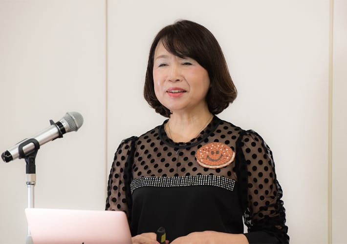 Chủ tịch Hiệp hội bánh mỳ Cà ri Nhật Bản là một phụ nữ lập kỷ lục ăn 8500 cái bánh Cà ri